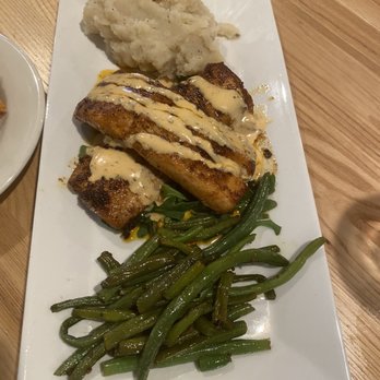 Bally Hotel - Mahi with mash and green beans - New American Near Me - Bally, Pennsylvania