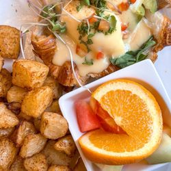 Eggs Benedict on croissant