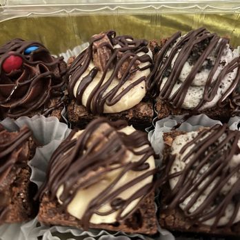 Sugartopia Bakery - Brownie Variety pack - 12 pieces total- 4 flavors - delish! - Cupcakes Near Me - Oakwood, Georgia