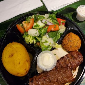 Sult'an Pepper - Downtown - Salad, potato and beef kabob - Mediterranean Near Me - Houston, Texas