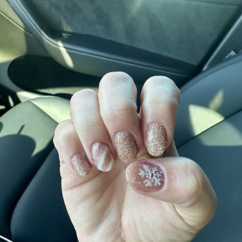 Nail Me Lounge - Holiday hard gel manicure - Nail Technicians Near Me - Lake Elsinore, California