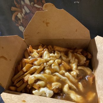 Nom Nom Nom Poutine - Traditional Poutine (Picture does not do its justice on how DELICIOUS IT IS) - Poutineries Near Me - Toronto, Ontario