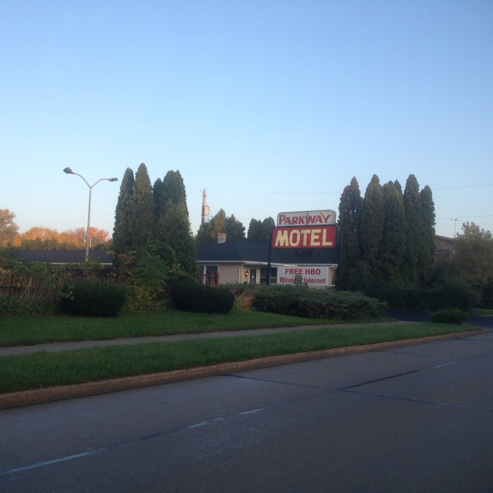 Parkway Motel - Hotels Near Me - Neenah, Wisconsin Parkway Motel - Hotels Near Me - Neenah, Wisconsin