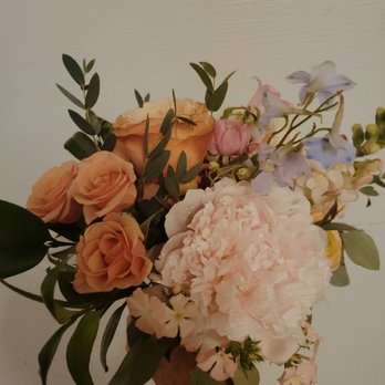 Flora's Flowers - Floral Designers Near Me