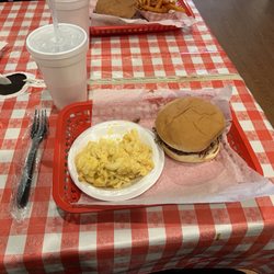 Bubba's BBQ & Bash - BBQ Sandwich and Macaroni Pie