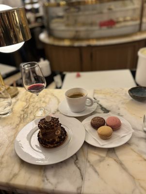 86Champs - L'Occitane x Pierre Hermé by null