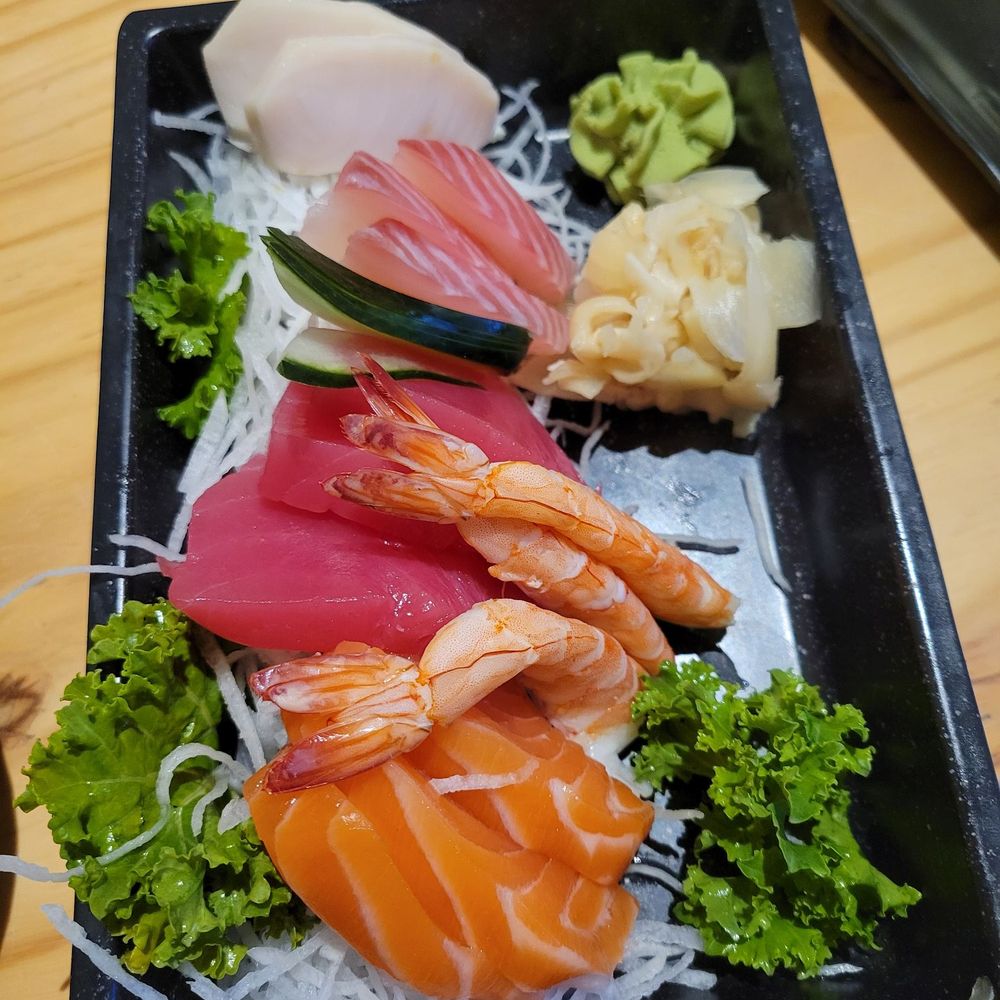 Hako - Sashimi combo - Japanese Near Me - Lakewood, Ohio