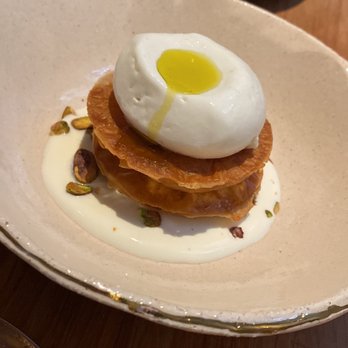 Máximo Bistrot - Goat cheese ice cream and phyllo - Mexican Near Me - México, D.F., DIF Máximo Bistrot - Goat cheese ice cream and phyllo - Mexican Near Me - México, D.F., DIF
