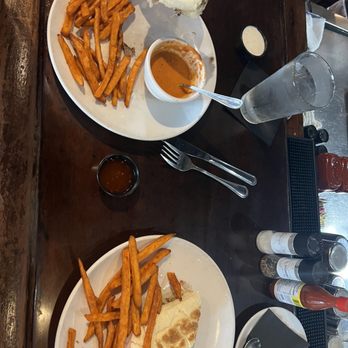 B Matthews Eatery - New American Near Me - Savannah, Georgia