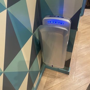 Jamie Oliver’s Pizzeria - Hand dryer - Pizza Near Me - Lisbon, 11 Jamie Oliver’s Pizzeria - Hand dryer - Pizza Near Me - Lisbon, 11