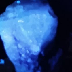 Arizona Gemological Laboratory - Diamonds glow blue under 395nm UV light like this
