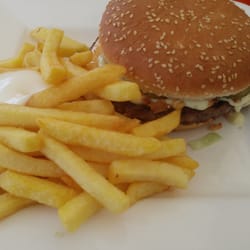Krumkühler - Burgermenü. Die Sauce ist echt lecker