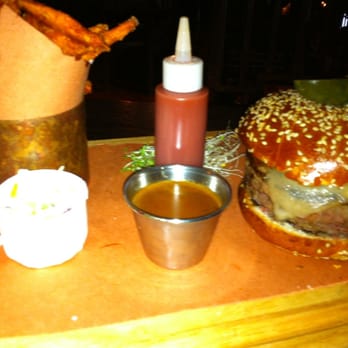 Republic Gastropub - Au Poive - Gastropubs Near Me - Bloomfield, Connecticut
