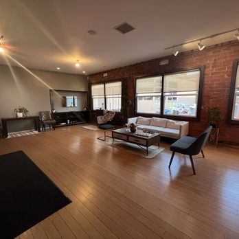 Dancer University - Sitting area - Dance Studios Near Me - Los Angeles, California Dancer University - Sitting area - Dance Studios Near Me - Los Angeles, California
