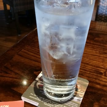 Hard Rock Cafe - Glass of water - Burgers Near Me - Honolulu, Hawaii