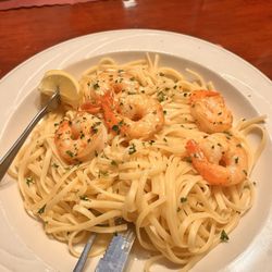Gregorys Restaurant & Bar - Shrimp scampi was delicious as were the wings. Nice lunch and the waitress was very nice. Lunch time.