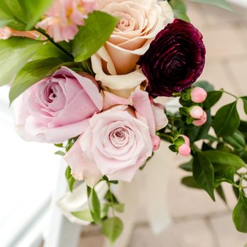 Blooming Flowers - Florists Near Me - Elk Grove Village, Illinois