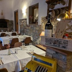 I Tre Pini - Inside restaurant