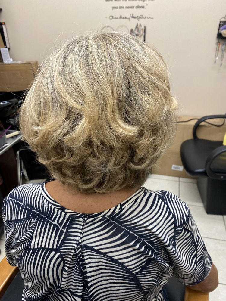 Hair by Erin Hurth Logo