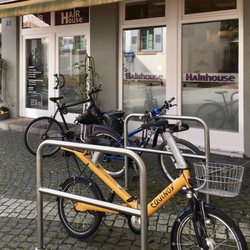 HairHouse - Fahrradstellplätze vor der Tür