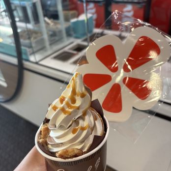 Cinnabon Swirl - Cinnabon swirl sundae - Bakeries Near Me - Peoria, Arizona