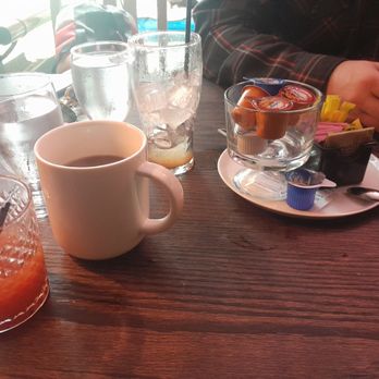 The Klondike Tavern - Sat down at 11:04am, photo taken at 11:50am and still waiting for food to arrive. - New American Near Me - St Helens, Oregon