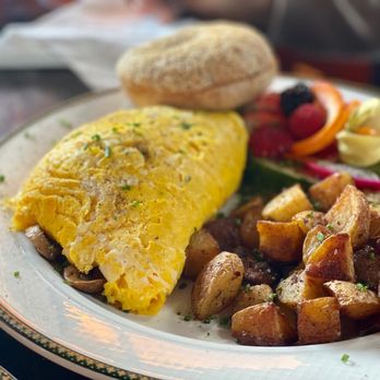 New York Bagel Cafe - Omelette with Mushrooms and Hickory Smoked Turkey - Breakfast & Brunch Near Me - Edmonton, Alberta