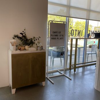 Le Bloom - Indoor entrance - Coffee & Tea Near Me - Dallas, Texas Le Bloom - Indoor entrance - Coffee & Tea Near Me - Dallas, Texas