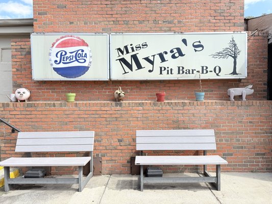 Miss Myra's Pit Bar B Q by null