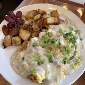Lucky's Cafe - Biscuits and Gravy - Coffee & Tea Near Me - Cleveland, Ohio