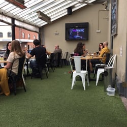 Parkview Hotel - Great outdoor verandah area that overlooks at George's Rd.