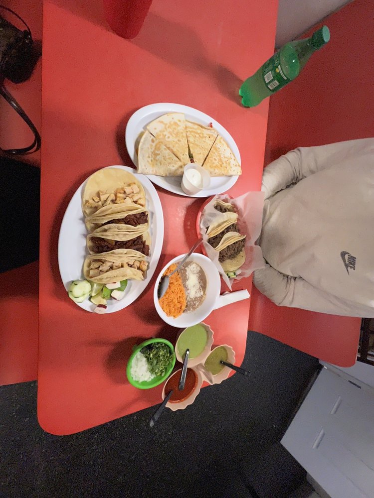 Food from Taqueria El Paraíso