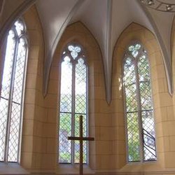 Fronleichnamskapelle Wittenberg - Innenraum der Kapelle mit Kreuz.