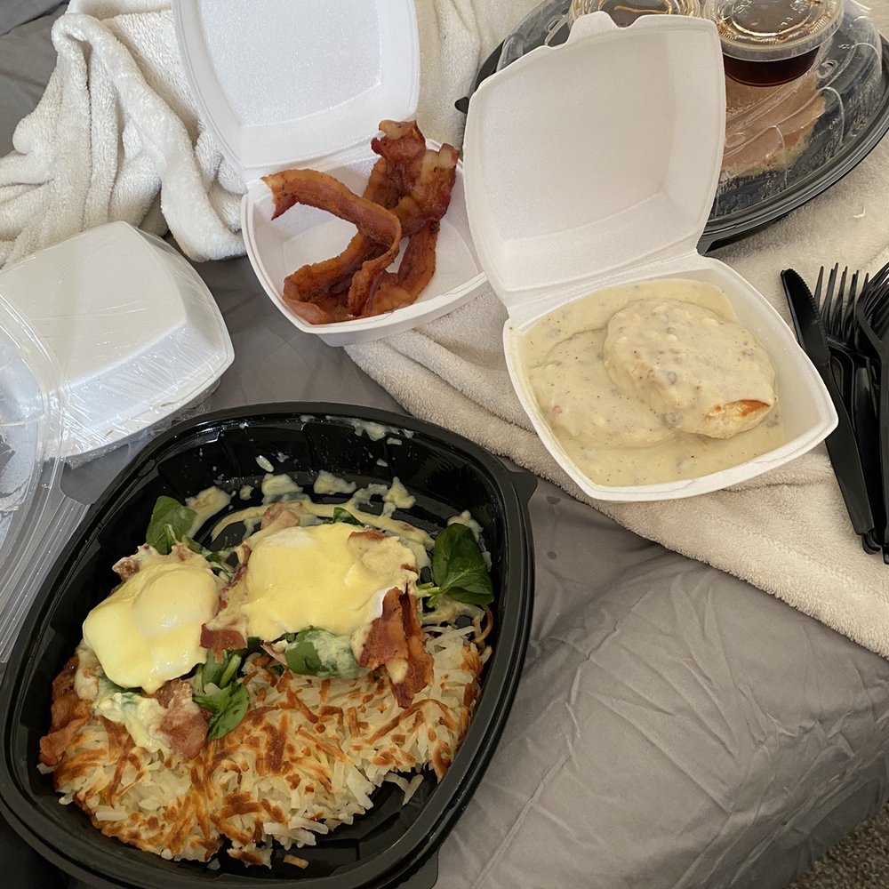 Tony's Cafe - Benedict Eggs, Biscuits, Bacon - Breakfast & Brunch Near Me - Crystal Lake, Illinois Tony's Cafe - Benedict Eggs, Biscuits, Bacon - Breakfast & Brunch Near Me - Crystal Lake, Illinois