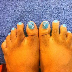 Fashion Nails & Spa - Pedicure and Flower design by Lily