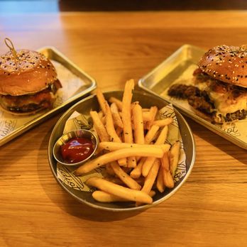 Gordon Ramsay Burger - Hell's Kitchen Burger & Idiot Burger - Salad Near Me - Chicago, Illinois