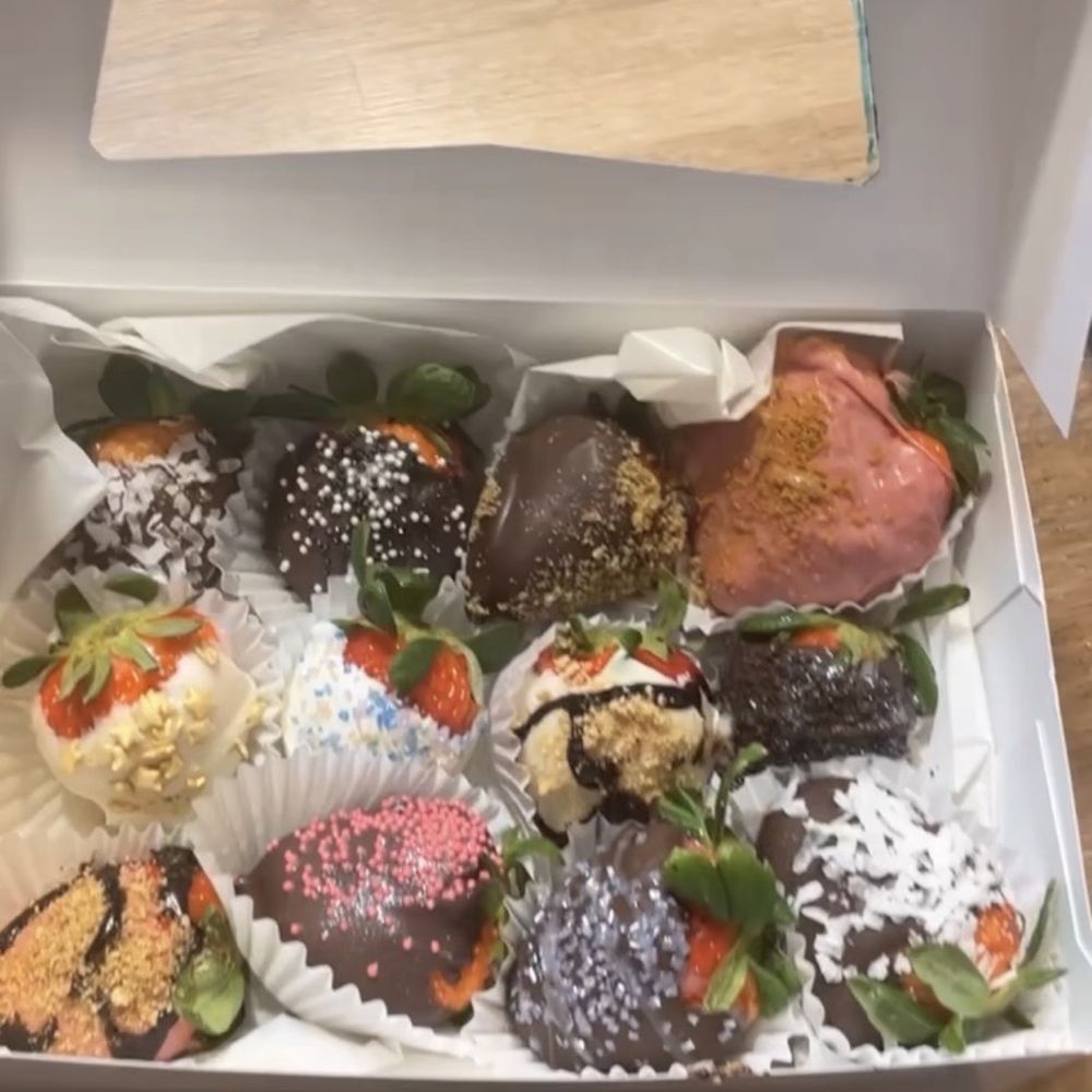 Dipped Haus - 12 pack dipped berries - Chocolatiers & Shops Near Me - Sandy, Utah Dipped Haus - 12 pack dipped berries - Chocolatiers & Shops Near Me - Sandy, Utah