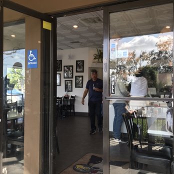 Braxton's Kitchen - Outside waiting in line - Breakfast & Brunch Near Me - Camarillo, California