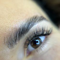 Four44 Beauty - Brow lamination + hybrid lashes