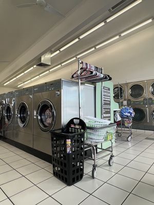LAUNDRY - ランドリー Washatopia Laundromat, 9030 Anderson Mill Rd, Austin, TX