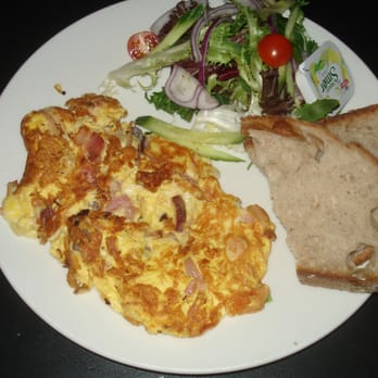 Forest & Brown - Ham & Cheese Omelette with Bread & Salad - Restaurants Near Me - Oslo, 03 Forest & Brown - Ham & Cheese Omelette with Bread & Salad - Restaurants Near Me - Oslo, 03