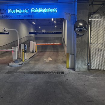 Marmo - Valet entryway/ exit. Notice the tire marks ! - Italian Near Me - Houston, Texas Marmo - Valet entryway/ exit. Notice the tire marks ! - Italian Near Me - Houston, Texas