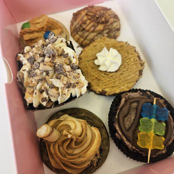 Crumbl - Eagle - Bakeries Near Me - Eagle, Idaho