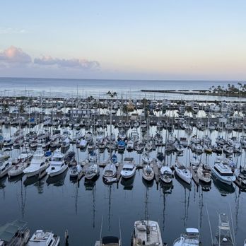 100 Sails Restaurant & Bar - View of the harbor - Buffets Near Me - Honolulu, Hawaii