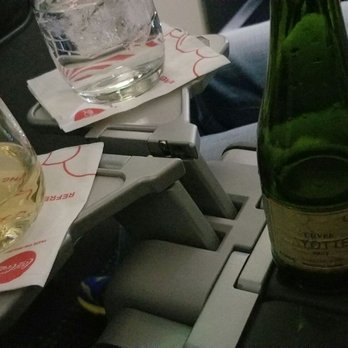 American Airlines - Sparkling wine - Airlines Near Me - Miami, Florida American Airlines - Sparkling wine - Airlines Near Me - Miami, Florida