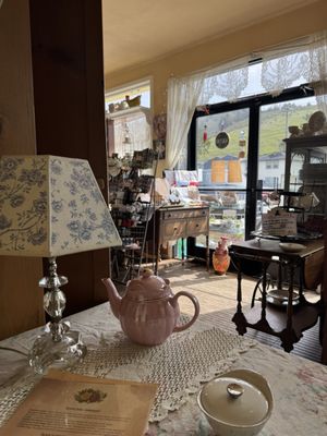 Lovey's Tea Shoppe by null
