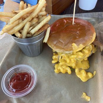 Beacon Tap - Mac and Cheese Burger - Sports Bars Near Me - Des Plaines, Illinois