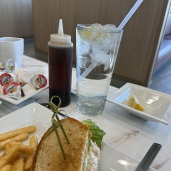 Keke's Breakfast Cafe - Maple syrup in a squeeze bottle and ice water in a tall glass - Breakfast & Brunch Near Me - Henderson, Nevada Keke's Breakfast Cafe - Maple syrup in a squeeze bottle and ice water in a tall glass - Breakfast & Brunch Near Me - Henderson, Nevada