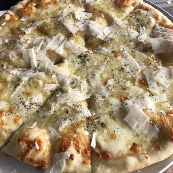 UNA Pizza + Wine - 17th Ave - 4-maggi pizza - Pizza Near Me - Calgary, Alberta UNA Pizza + Wine - 17th Ave - 4-maggi pizza - Pizza Near Me - Calgary, Alberta