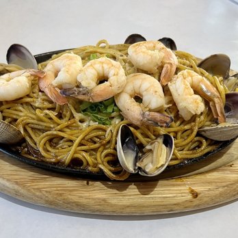 Crawfish Cave - GARLIC NOODLES with add-on Clams and Shrimp - Cajun/Creole Near Me - Fullerton, California